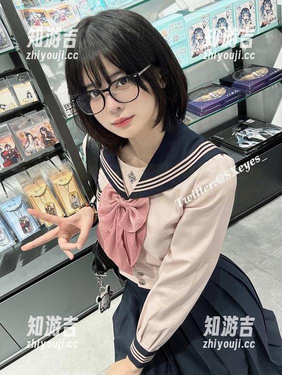 这策划过程中，真想赞叹“眼酱大魔王w”的室外JK私拍图集，难道这是魔法吗？