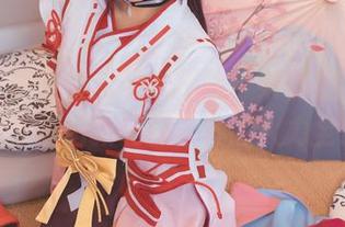 神乐坂真冬的无圣光探险，柴郡在《纯色庭院》玩出新花样，套图火力全开！