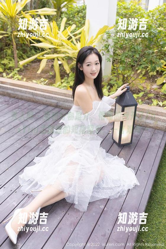 秀人网 - 福利好物推介，懵懂的我开了FoxYini孟狐狸的短裙图包，一言难尽…