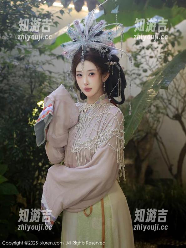 秀人网 - 就是养乐多DoDo的原图那点忧伤和甜蜜交织，甜心的魔力呼之欲出……