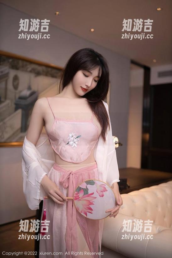 秀人网 - 吃白菜的vi菜菜最新泳衣套图，适合晨光和慵懒的午后！