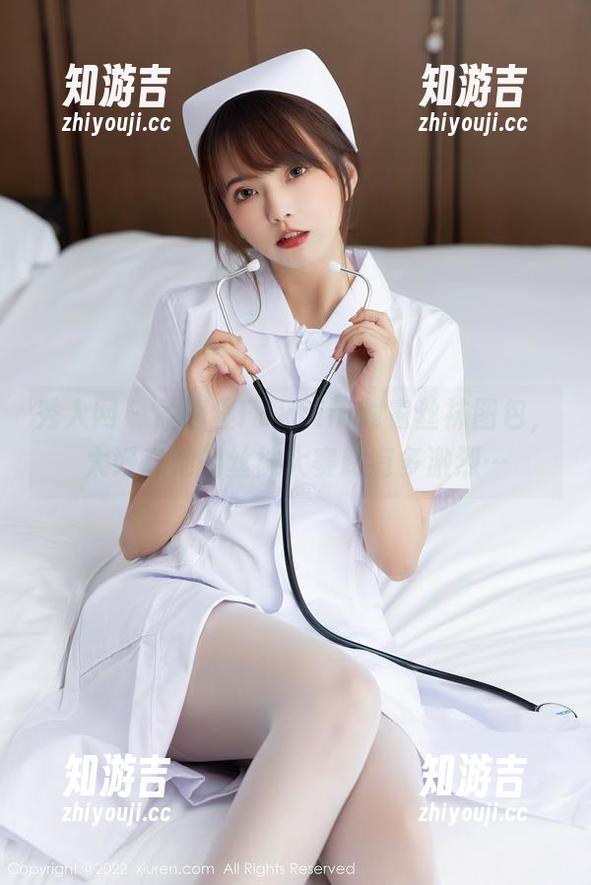 秀人网 - 孟狐狸FoxYini独家丝袜图包，太好奇她的丝袜大赛跑有多激烈…