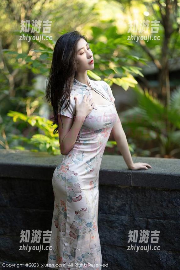 秀人网 - 看安然maleah穿连体衣，美图合集里有些莫名其妙的元素，不知道该如何形容，哈哈哈。