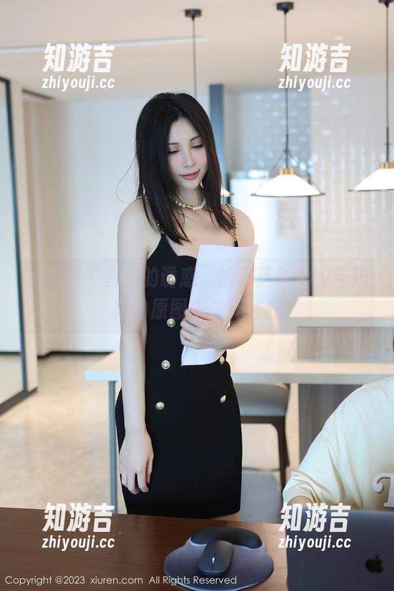 秀人网 - 真实的诱惑，徐莉芝Botty与短裙的原图挑战无圣光