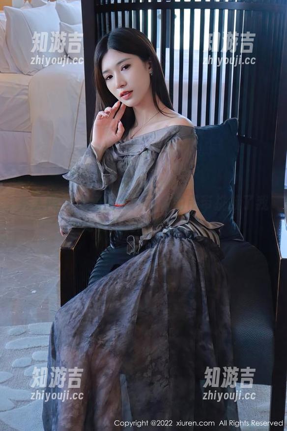 秀人网 - 美图图集：灿宝的吊带挑战了我对夏天的所有想象！