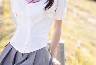 秀人网 – 王俪丁让我想到全套的夏日写真，代表了青春与露营的绝妙结合。