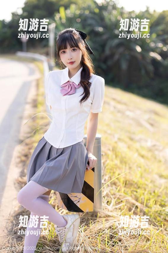 秀人网 - 王俪丁让我想到全套的夏日写真，代表了青春与露营的绝妙结合。
