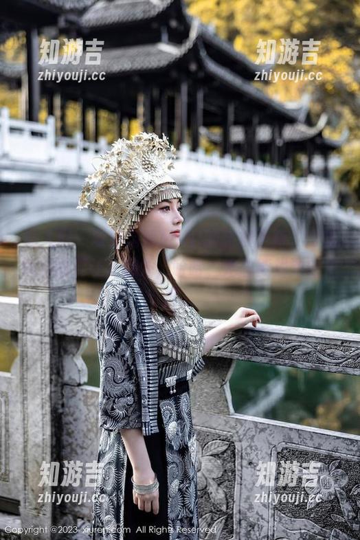 秀人网 - 收到肉晴MINI的旅拍更新，比我期待的要让人意外，哈哈，她总能找到新角度。