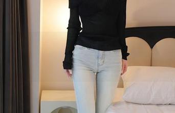 秀人网 – 每次雪瑞Lisa更新的瑜伽美图，我都想说：这身体真让人羡慕啊！