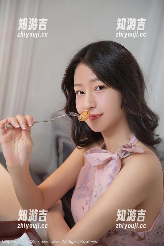 秀人网 - 特别版：麦田校服写真，满满的青春与那个时代的烦恼