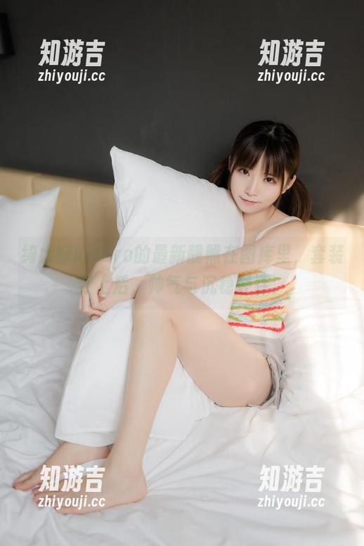 绮太郎kitaro的最新靓照在图库里，套装穿上后，帅气与沉稳并存。
