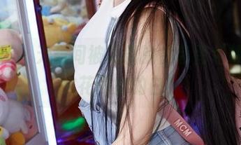蜜桃社 – 无意间被冰露的白色图包撩到，火花四射的白！