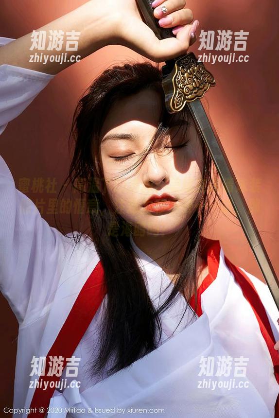 蜜桃社 - 高温下的选择：美绪在高清泳装照片里的惬意，注意力移不开……哦，那是海鸥吗？