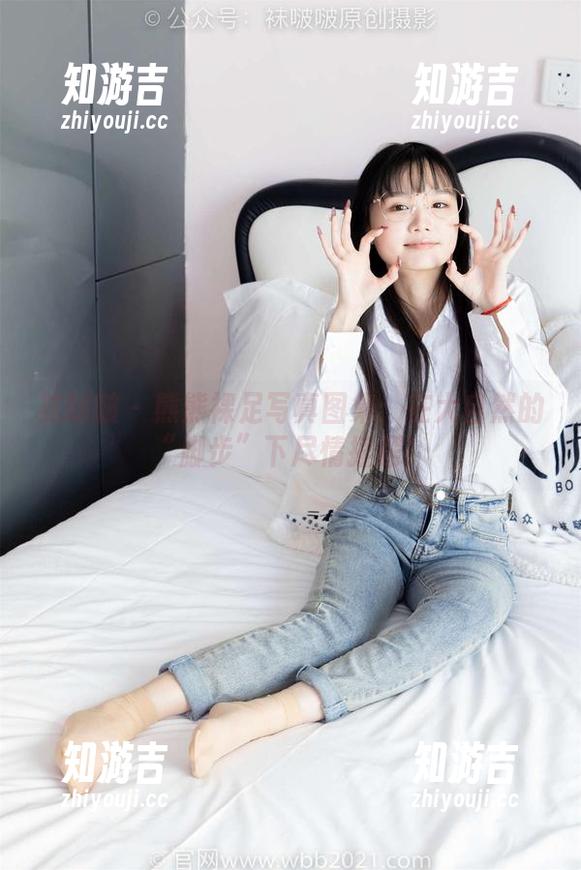袜啵啵 - 熊熊裸足写真图集：在大自然的“脚步”下尽情摇摆！
