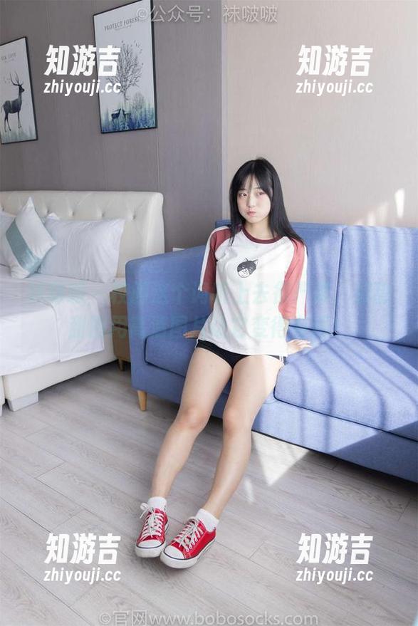 袜啵啵-甜甜圈 袜啵啵 - 校服这个词听上去很严肃,但甜甜圈用高清图片让它变得有趣!