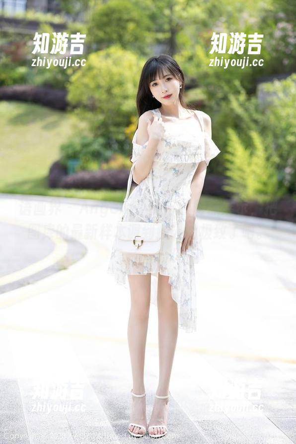 语画界-Angela小热巴 语画界 - Angela小热巴的网袜展示,把图库的最新样本调到撩人的极致了吧。