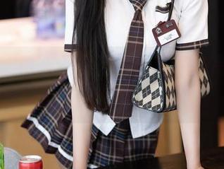 语画界 – 重点不是圣诞，言沫的高清图包最让人震撼。