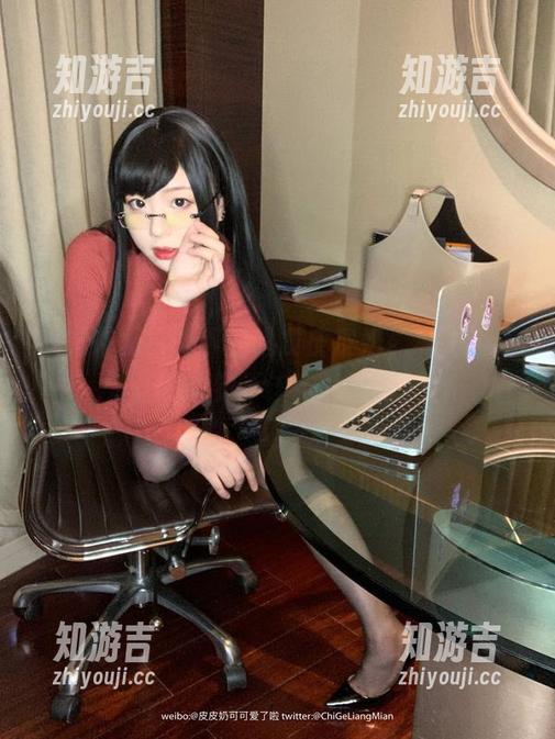 暴露在夏日光下的超皮皮皮奶，私拍合集让我瞅到不该瞅的画面。