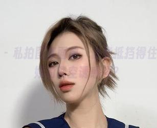 微密圈 – 私拍图集面前，你能抵挡得住醇子小姨的镂空诱惑吗？