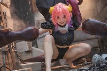 阿寨寨ninja的“背叛”修女：在图库里寻觅那一丝可疑的纯真