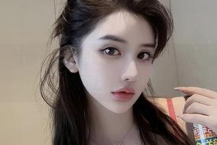 微密圈 – 可惜是免费图册，阿色的“秘书”造型难道插不上香皂吗？