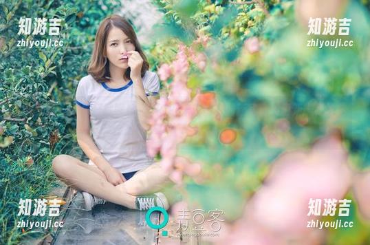 青豆客 - 从牛仔裤聊起，Akiki朱若慕的最新写真集更新推荐给你！