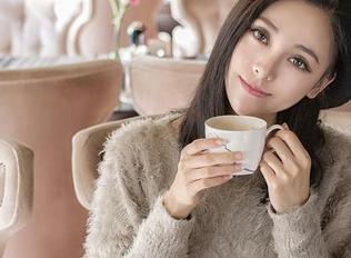 青豆客 – 网袜下的施忆佳Kitty酱，作品，一键下载就能拥有！