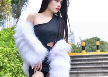 魔镜街拍壁纸：情人节别再傻傻等，陌生人的每一个眼神，你真的能捕捉得到吗？