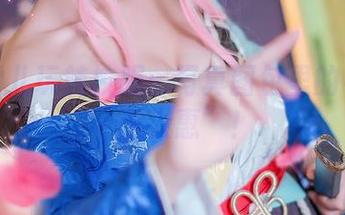鳗鱼霏儿玩转校服：写真图包里的小调皮“圣人惠”！