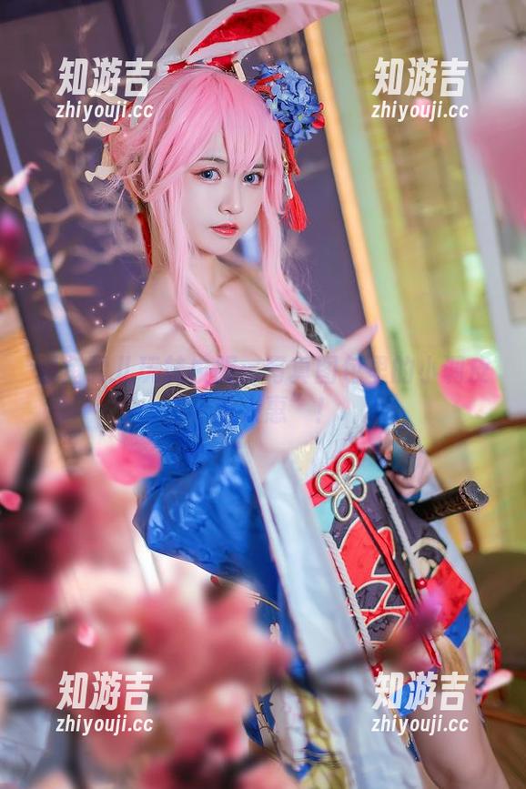 鳗鱼霏儿 鳗鱼霏儿玩转校服:写真图包里的小调皮“圣人惠”!